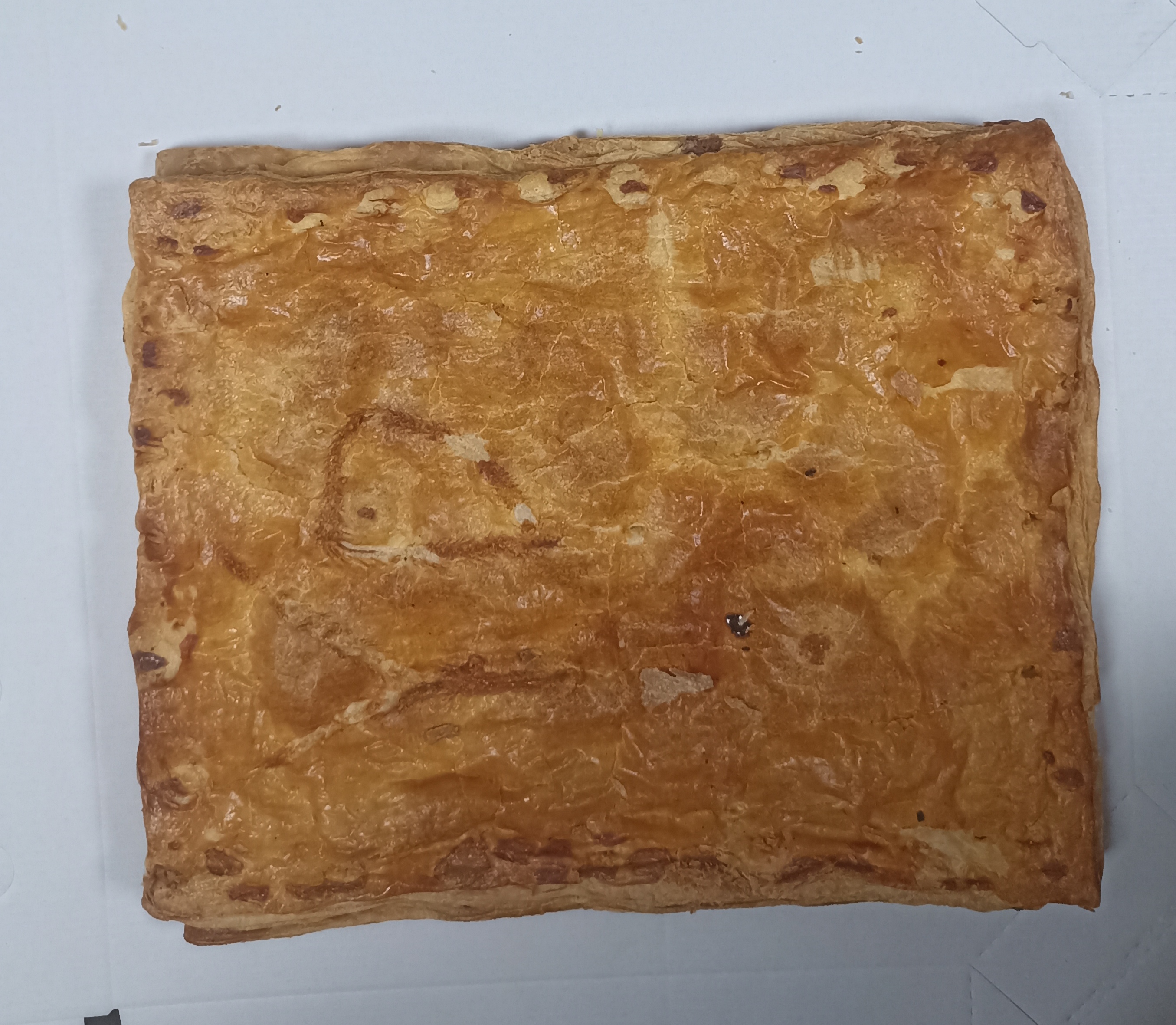 EMPANADA ESTILO PIZZA ENTERA.( jamon jork y mozarella)