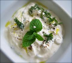 Tarrina de salsa de yogur casera