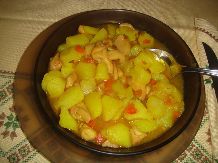 Estofado de patatas con chocos (Ración)