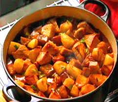 Estofado de patatas con carne (Ración)